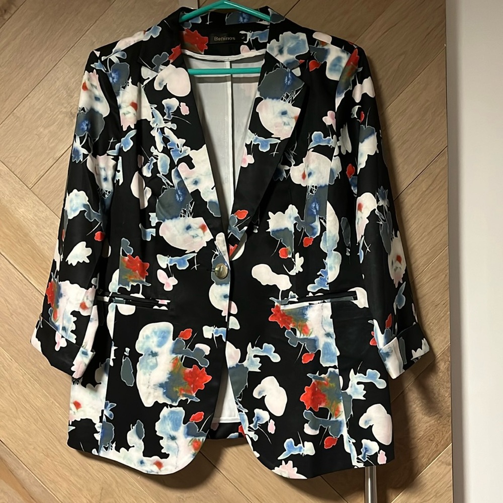 Women’s floral printed blazer